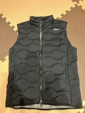 미사용품 Titleist 블랙 다운 베스트 사이즈 L