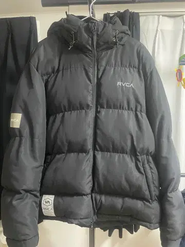 RVCA 다운 자켓 블랙