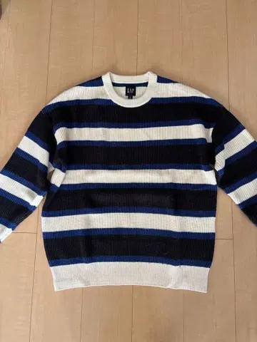 GAP 보더 무늬 크루넥 스웨터