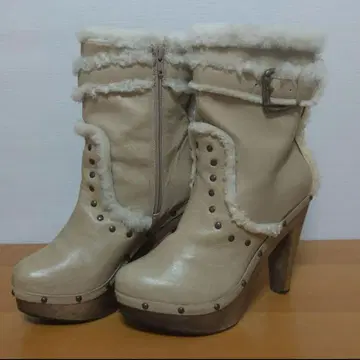 그레이스 콘티넨탈 퍼 달린 베이지 부츠 하이힐