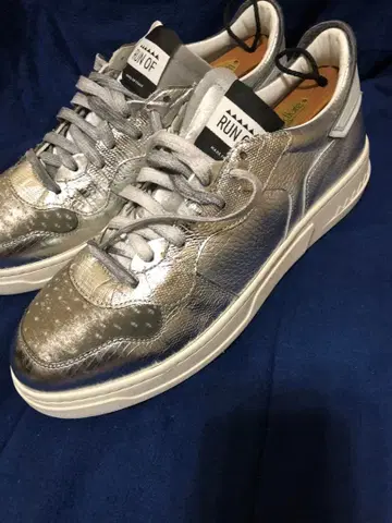 새상품 RUN OF 란오브 레더 스니커즈 사이즈 41 실버