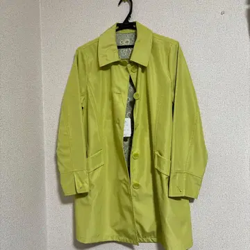 라임 그린 트렌치코트