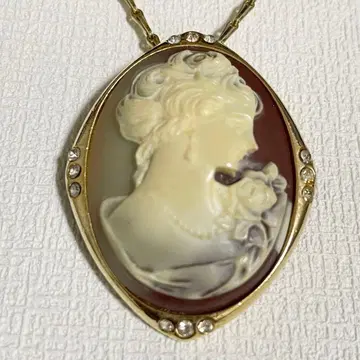 카메오풍 여성 초상 목걸이