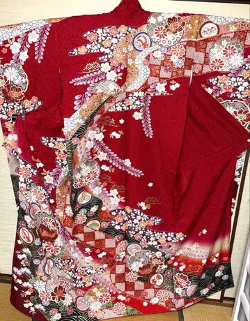 빨간색 고전 패턴 시보리 후리소데 기장 163