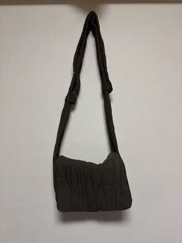 ZARA 나일론 퀼팅 크로스백 카키