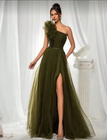 올리브 그린 편 어깨 드레스