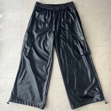 인조 가죽 카고 팬츠 와이드 팬츠 블랙