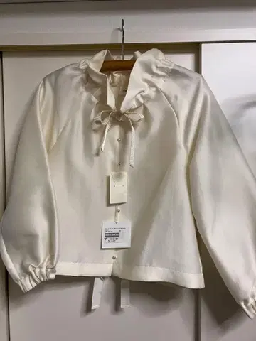 이에나 새틴 리본 블라우스 택 포함 미사용 새상품