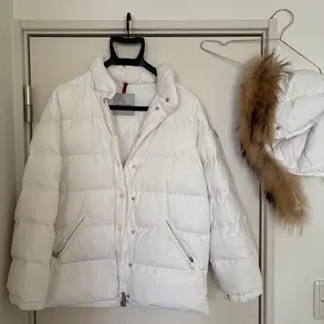 MONCLER 화이트 다운 자켓