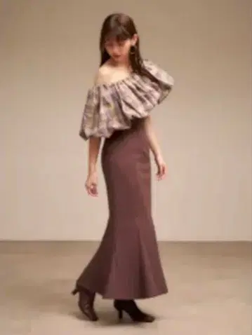 스나이델 SNIDEL 하이웨스트 타이트 헴 플레어 스커트