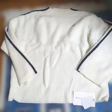 미사용 새상품 클래식 엘프 L 니트