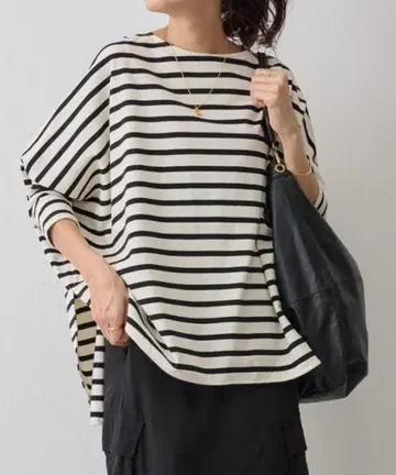 BEARDSLEY 밑단 자수 보더 티셔츠 새상품급