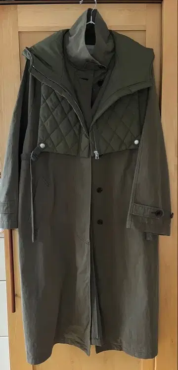 퀼팅 후드 부착 롱 코트