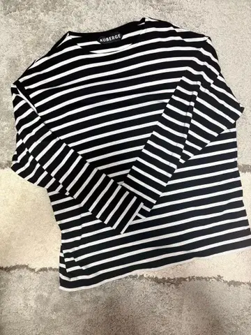 AUBERGE COCO 블랙 x 화이트