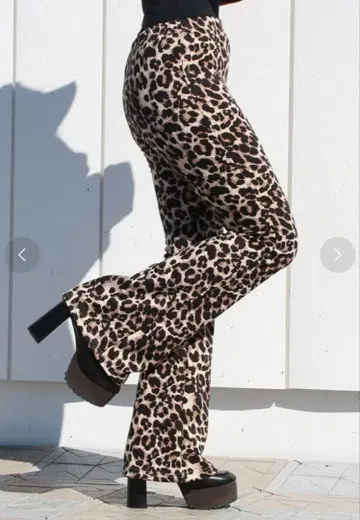 non-hedge 레오파드 무늬 속기모 플레어 팬츠
