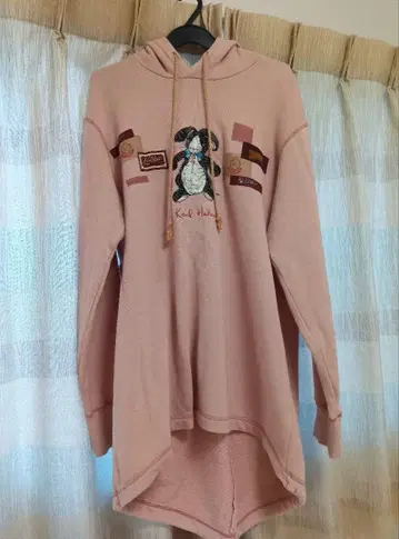 칼 헬무트 토끼 자수 후드티