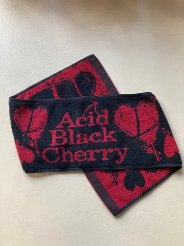 Acid Black Cherry 머플러 타월