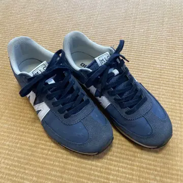 MIZUNO 네이비 스니커즈