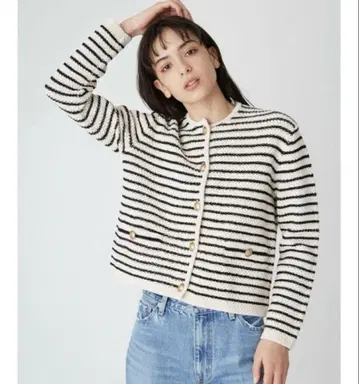 미라 오웬 금장 버튼 숏 기장 니트 가디건 보더 1