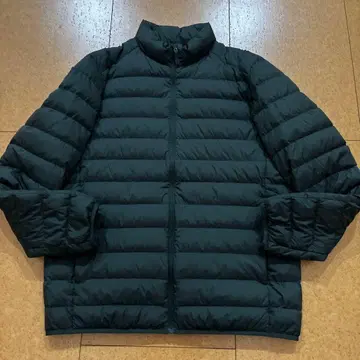 새상품급 유니클로 울트라 라이트 다운 [L] 다크 그린 남성용 방한복