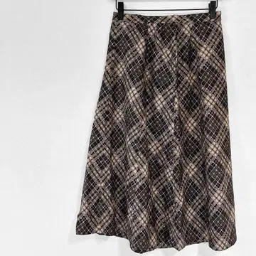 노브랜드 롱 스커트 체크 무늬 플레어 올 패턴 귀여운 구제 의류