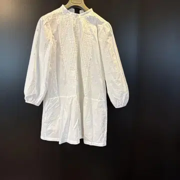 화이트 플리츠 디자인 오부 소매 튜닉