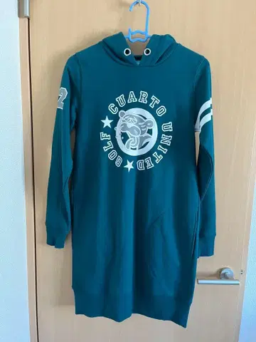 CUARTO UNITED 쿠알토 유나이티드 후드 원피스