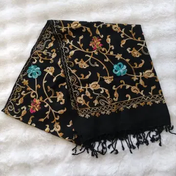 초화 무늬 캐시미어 자수 스톨 길이 205cm 폭 71cm 블랙