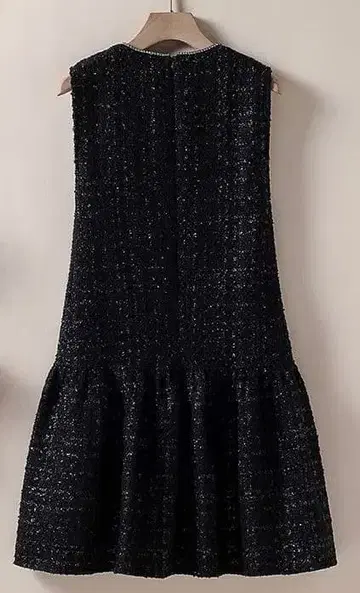 슬리브리스 플레어 블랙 드레스