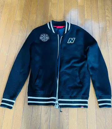 뉴발란스 NBG 자켓 블랙 중고품 새상품급