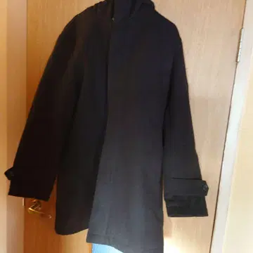 블랙 후드 부착 아우터