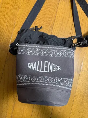 CHALLENGER BANDANA KINCHAKU 블랙