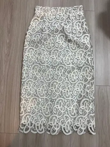 화이트 레이스 무늬 타이트 스커트 S 프로포션 바디 드레싱