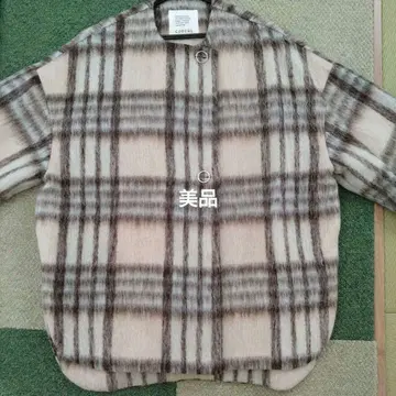 새상품급 CLOCHE 체크 무늬 샤기 코트