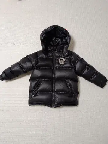 블랙 후드 부착 다운 자켓