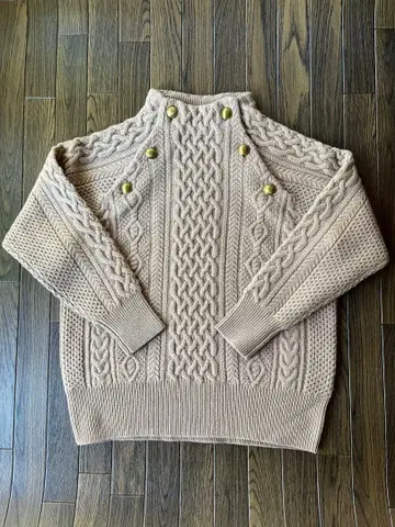 프레임워크 해밀턴 아란 케이블 니트 골드 버튼 베이지