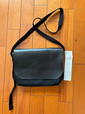 새상품 나카가와 마사시치 상점 소가죽과 데님 숄더백 블랙