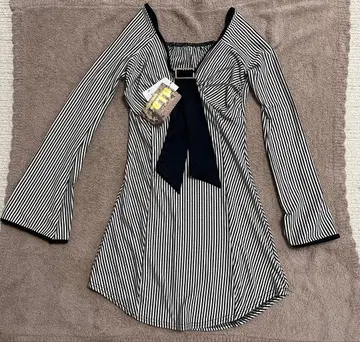 d.i.a. 스트라이프 플레어 슬리브 원피스