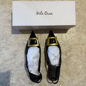 Mila Owen 스퀘어 버클 포인트 슈즈