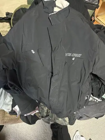 SANTA CRUZ 블랙 점퍼