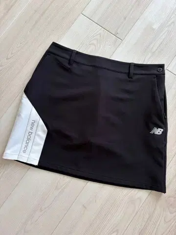 뉴발란스 골프 스커트 블랙/화이트 사이즈 2