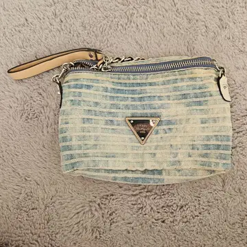 GUESS 스트라이프 파우치 빈티지 데님 블루/화이트