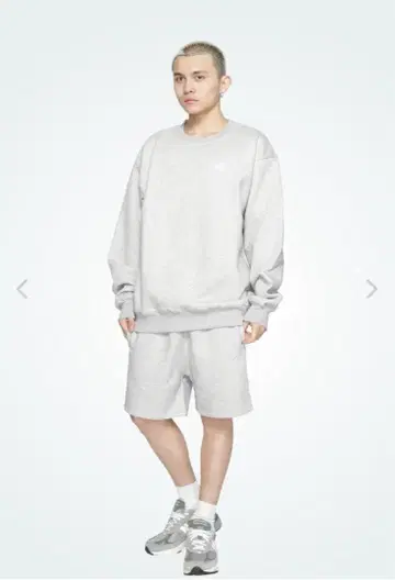 Walk in Paris 그레이 맨투맨 셋업