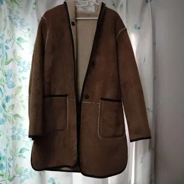 브라운 무스탕 코트 후드 부착