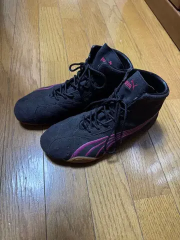 PUMA 블랙/핑크 하이컷 스니커즈