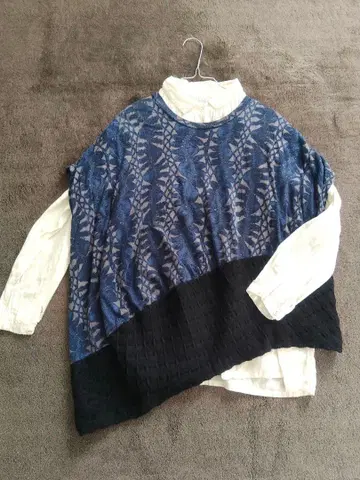 고무 잎 패턴 비대칭 튜닉