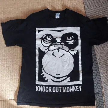 KNOCK OUT MONKEY 티셔츠