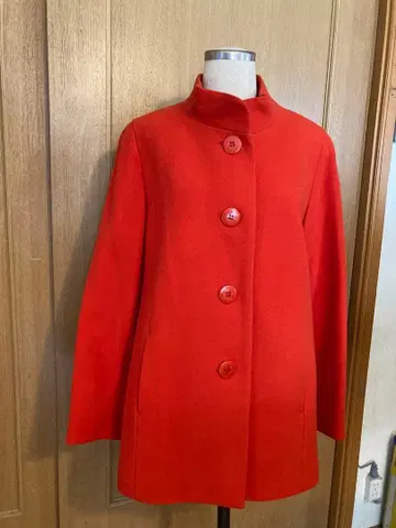 울 코트 오렌지 버튼 포함