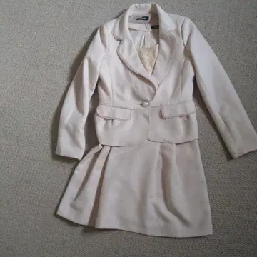 베이지 스커트 수트 레이스 상의