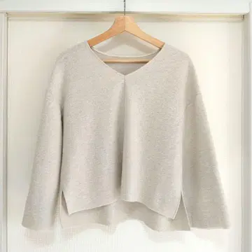 TONAL (토날) 울 부클레 V넥 블라우스 풀오버 니트